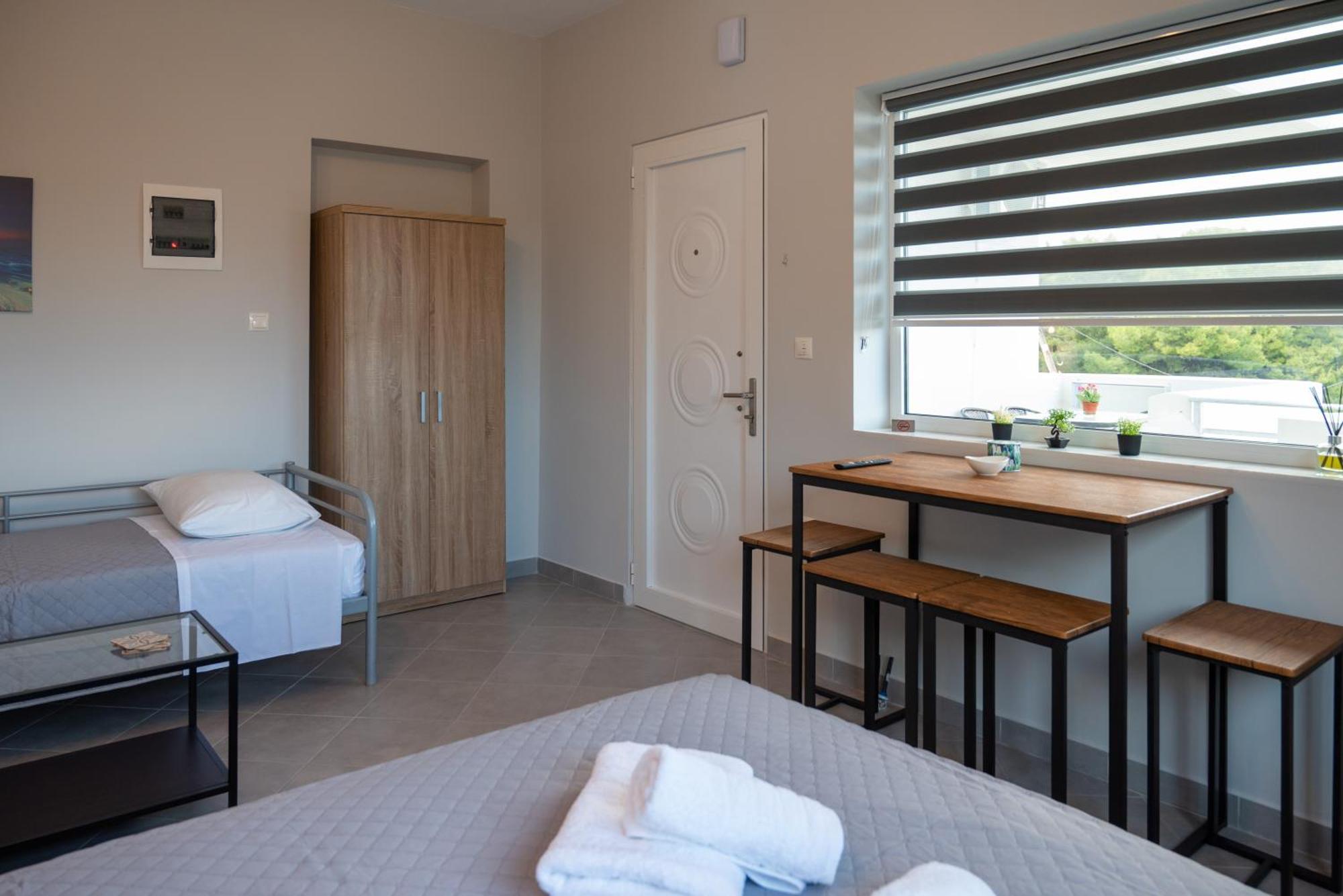 Airport Palmtree Apartments - 15Min From Airport Artemida  Exterior photo